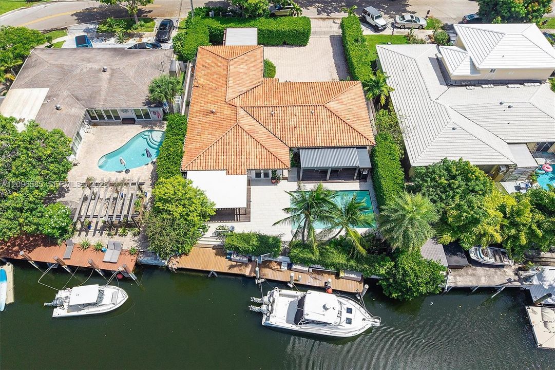 For Sale: $2,799,000 (4 beds, 3 baths, 2460 Square Feet)