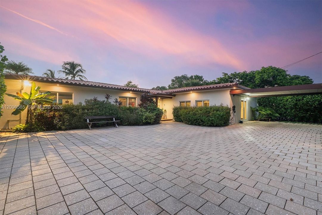 For Sale: $2,799,000 (4 beds, 3 baths, 2460 Square Feet)