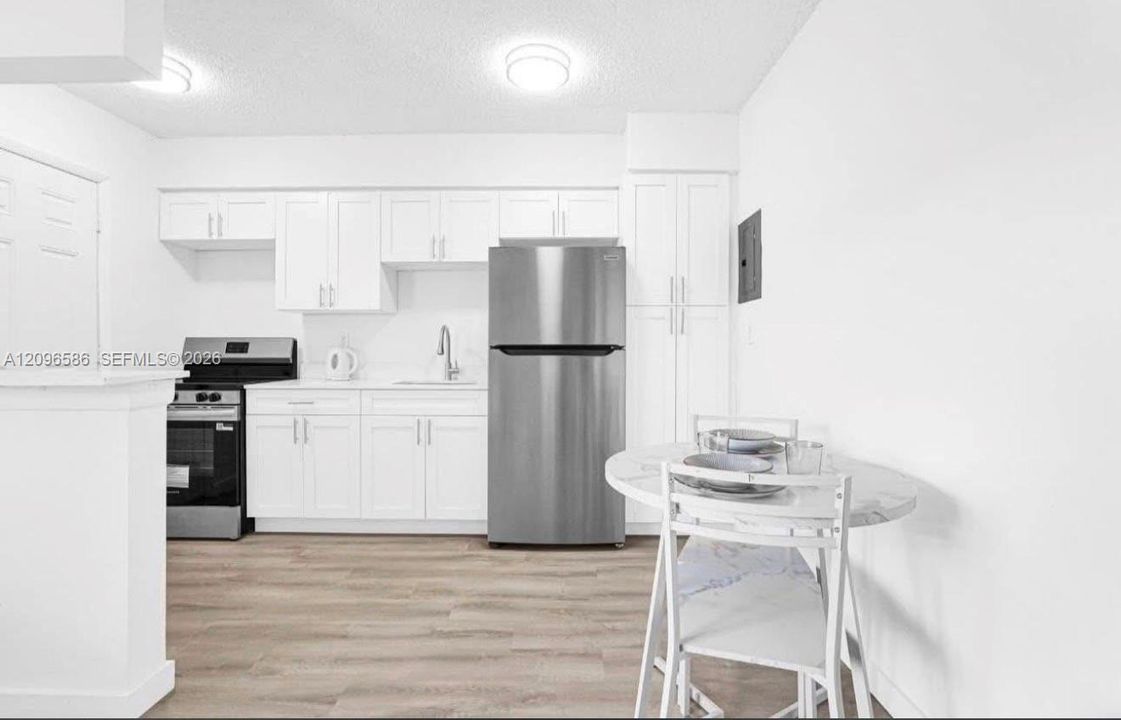 For Rent: $1,900 (1 beds, 1 baths, 700 Square Feet)