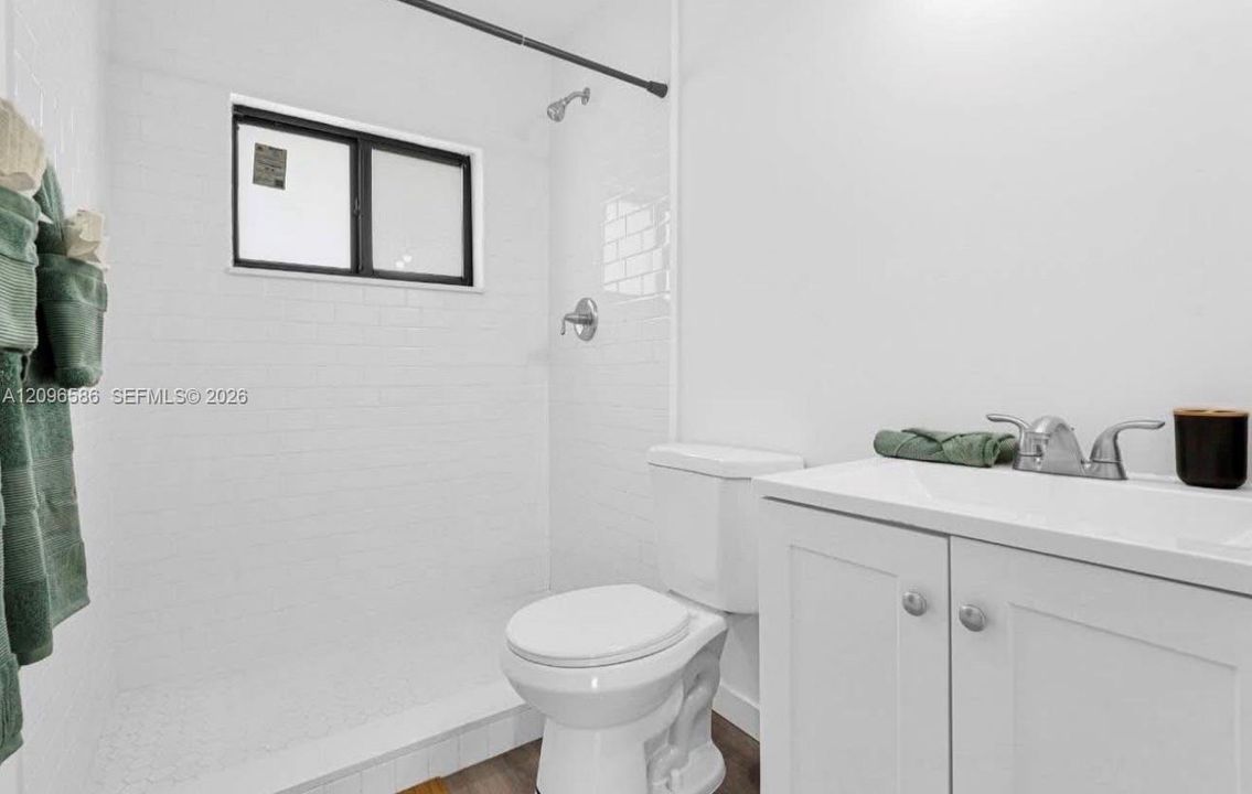 For Rent: $1,900 (1 beds, 1 baths, 700 Square Feet)