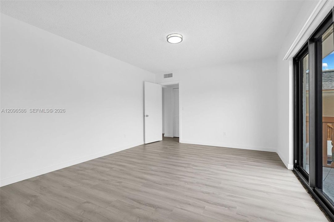 For Rent: $1,900 (1 beds, 1 baths, 700 Square Feet)