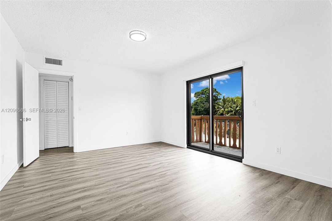 For Rent: $1,900 (1 beds, 1 baths, 700 Square Feet)