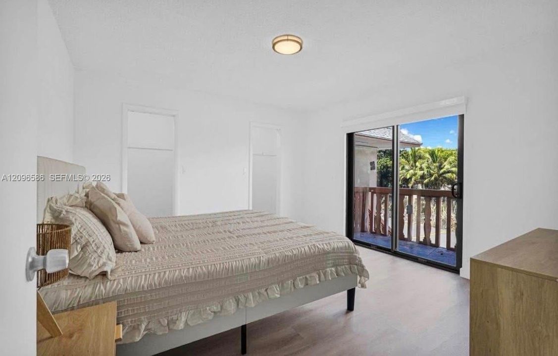 For Rent: $1,900 (1 beds, 1 baths, 700 Square Feet)