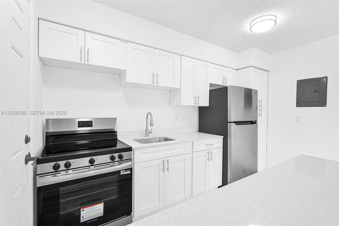 For Rent: $1,900 (1 beds, 1 baths, 700 Square Feet)