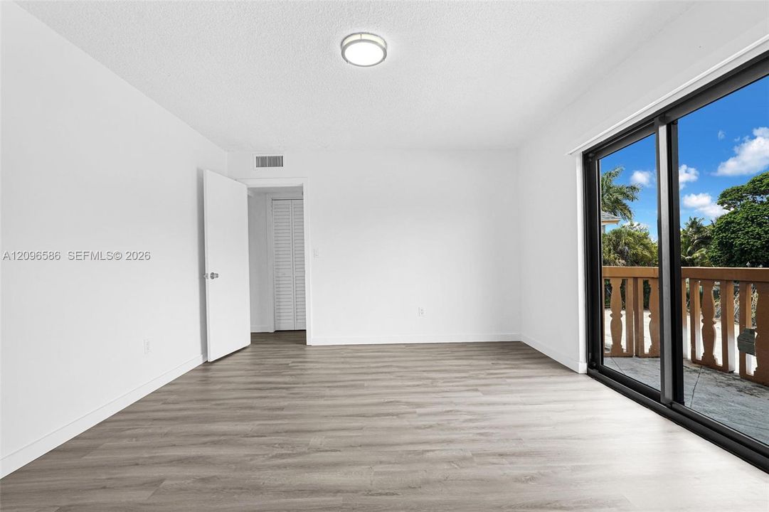 For Rent: $1,900 (1 beds, 1 baths, 700 Square Feet)