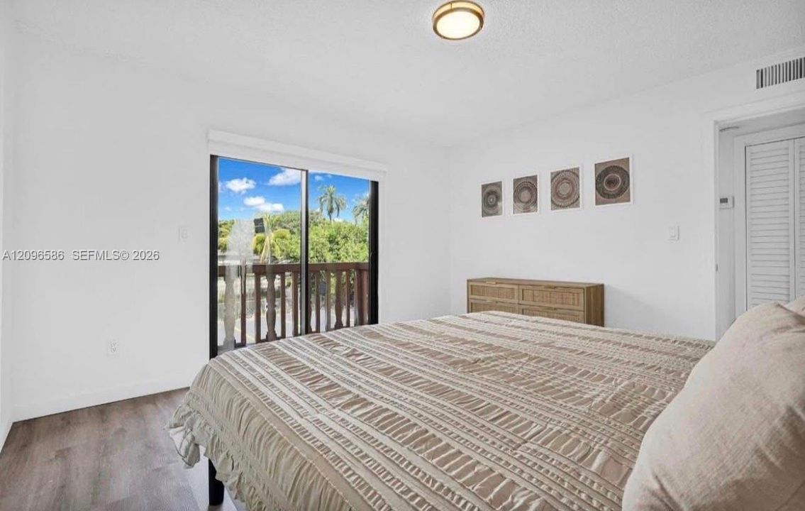 For Rent: $1,900 (1 beds, 1 baths, 700 Square Feet)
