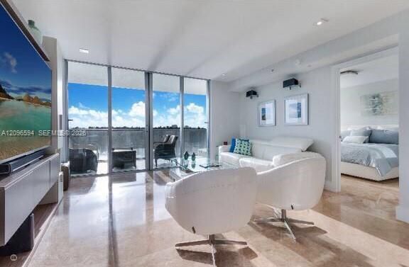 For Rent: $7,500 (2 beds, 2 baths, 1175 Square Feet)