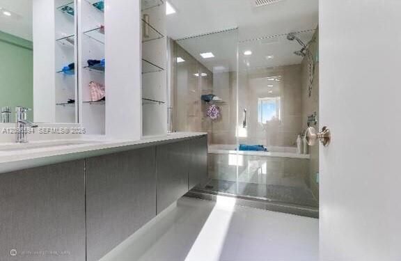 For Rent: $7,500 (2 beds, 2 baths, 1175 Square Feet)