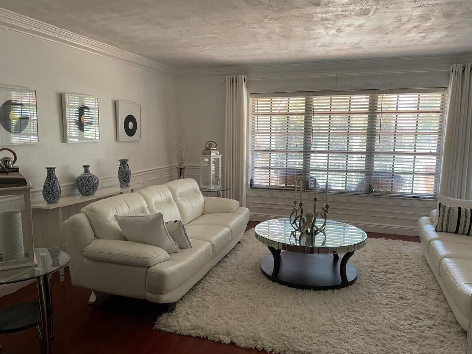 LivingRoomjpg