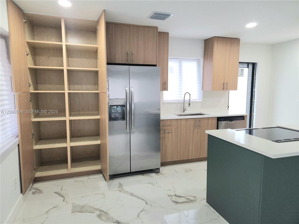待售: $399,000 (3 贝兹, 2 浴室, 912 平方英尺)