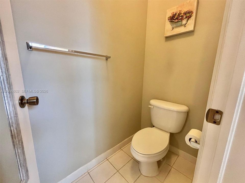 For Sale: $369,900 (3 beds, 3 baths, 1382 Square Feet)