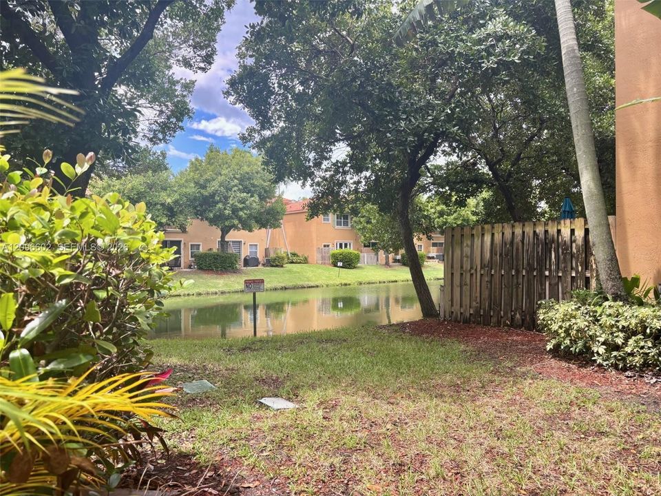 For Sale: $369,900 (3 beds, 3 baths, 1382 Square Feet)