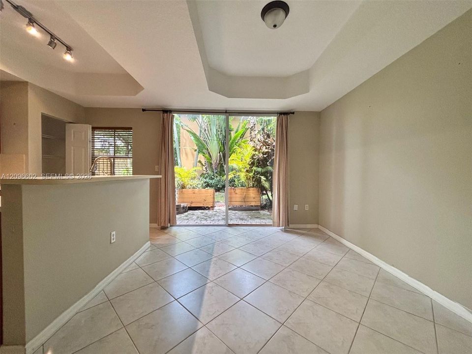 For Sale: $369,900 (3 beds, 3 baths, 1382 Square Feet)