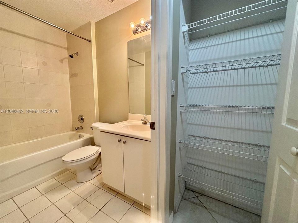 For Sale: $369,900 (3 beds, 3 baths, 1382 Square Feet)