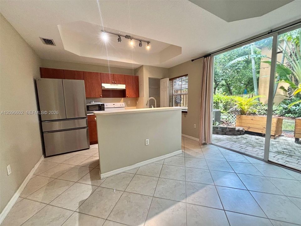 For Sale: $369,900 (3 beds, 3 baths, 1382 Square Feet)