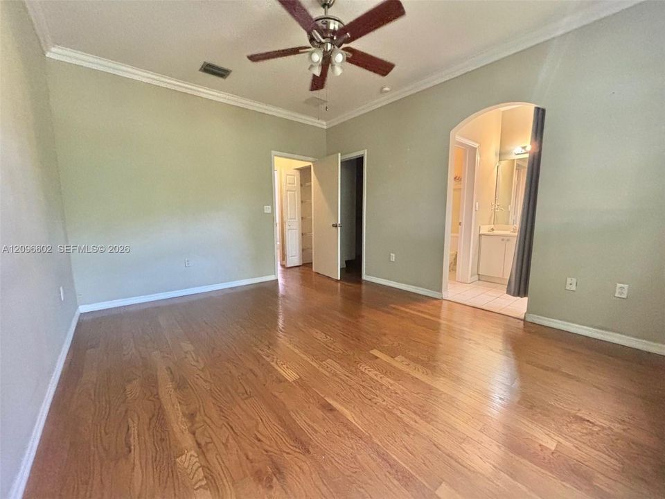 For Sale: $369,900 (3 beds, 3 baths, 1382 Square Feet)