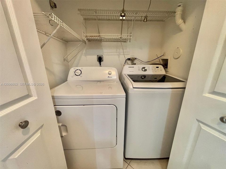 For Sale: $369,900 (3 beds, 3 baths, 1382 Square Feet)