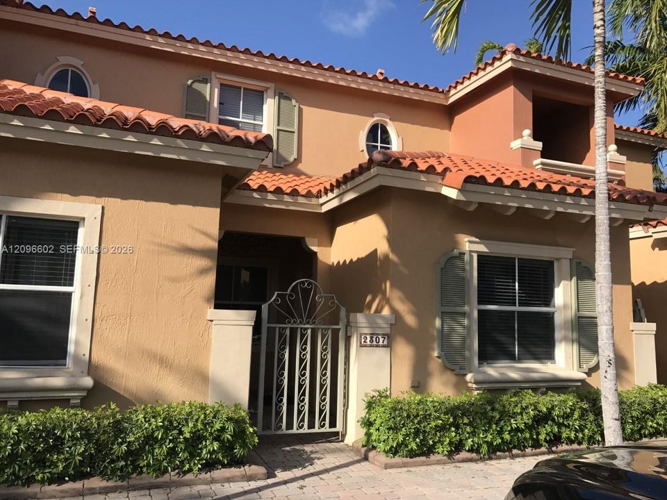 For Sale: $369,900 (3 beds, 3 baths, 1382 Square Feet)