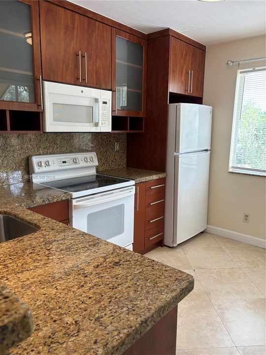For Sale: $275,000 (2 beds, 2 baths, 1097 Square Feet)