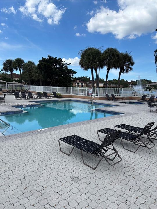 For Sale: $275,000 (2 beds, 2 baths, 1097 Square Feet)