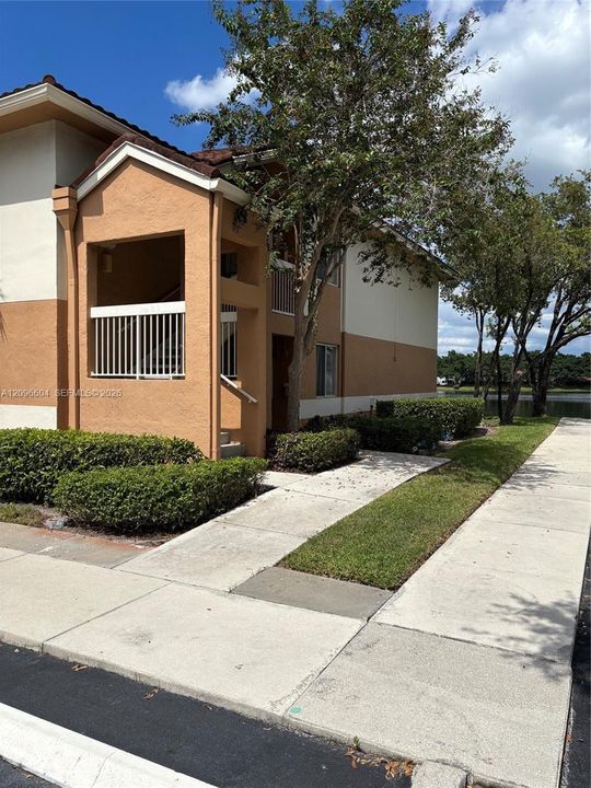 For Sale: $275,000 (2 beds, 2 baths, 1097 Square Feet)