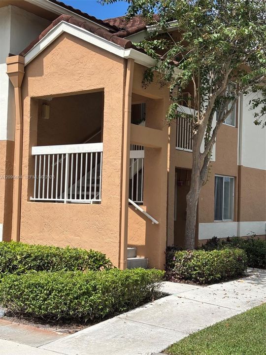 For Sale: $275,000 (2 beds, 2 baths, 1097 Square Feet)