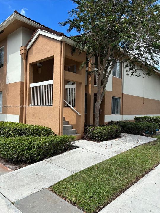 For Sale: $275,000 (2 beds, 2 baths, 1097 Square Feet)
