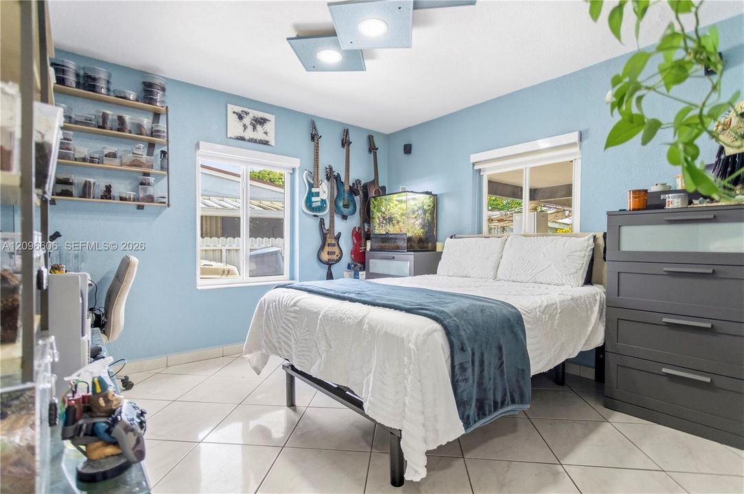 For Sale: $549,000 (3 beds, 2 baths, 1117 Square Feet)
