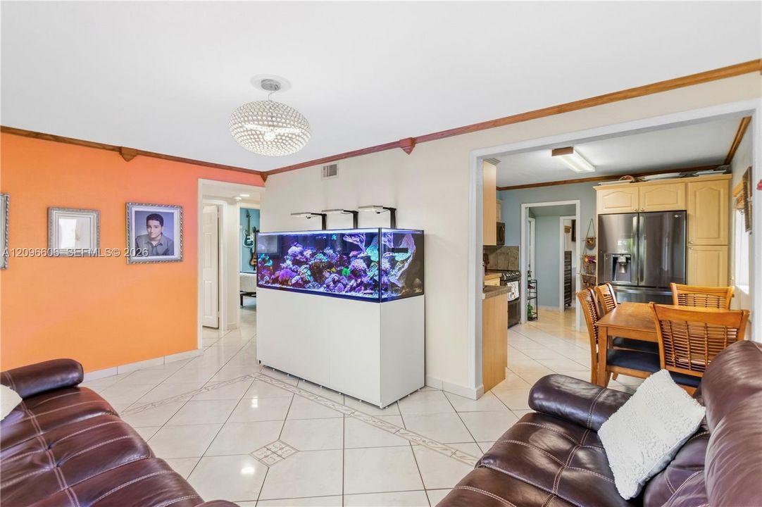 For Sale: $549,000 (3 beds, 2 baths, 1117 Square Feet)