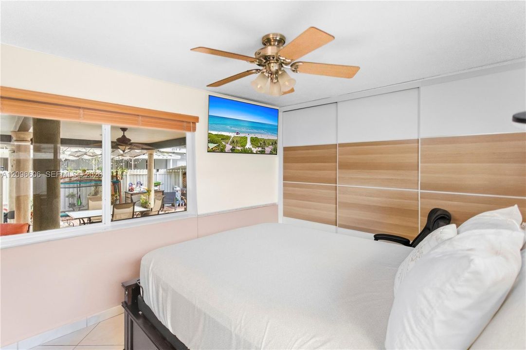 For Sale: $549,000 (3 beds, 2 baths, 1117 Square Feet)