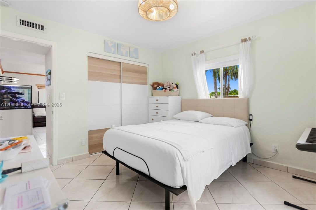 For Sale: $549,000 (3 beds, 2 baths, 1117 Square Feet)