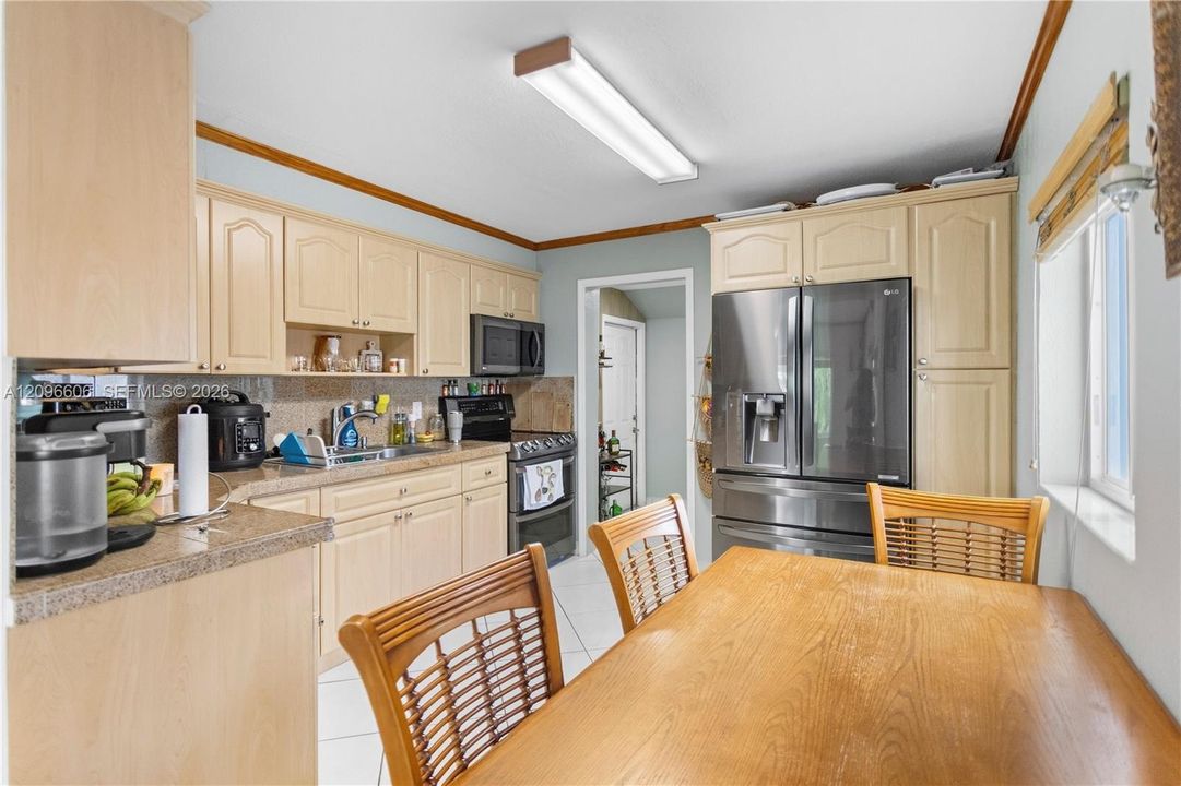 For Sale: $549,000 (3 beds, 2 baths, 1117 Square Feet)