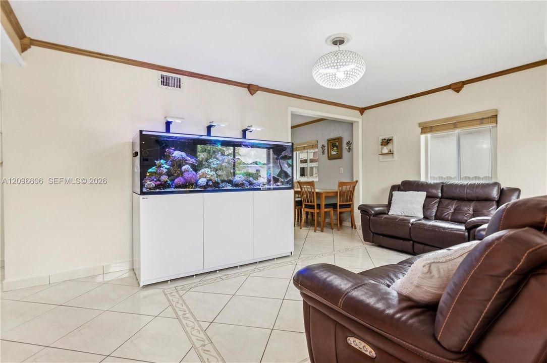For Sale: $549,000 (3 beds, 2 baths, 1117 Square Feet)