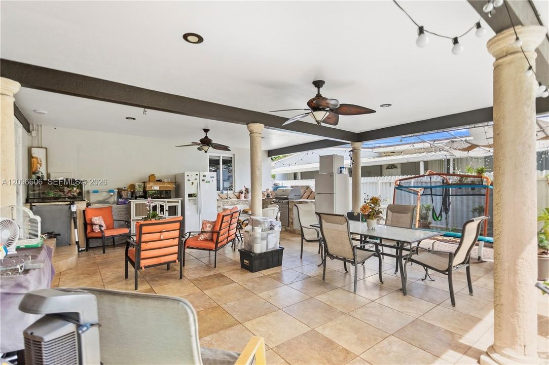 For Sale: $549,000 (3 beds, 2 baths, 1117 Square Feet)