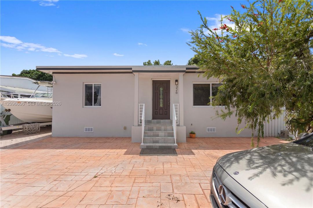 For Sale: $549,000 (3 beds, 2 baths, 1117 Square Feet)