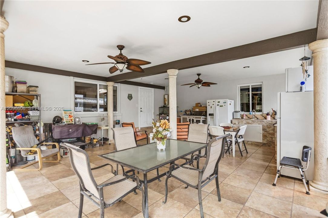 For Sale: $549,000 (3 beds, 2 baths, 1117 Square Feet)