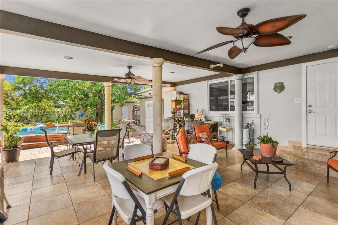 For Sale: $549,000 (3 beds, 2 baths, 1117 Square Feet)