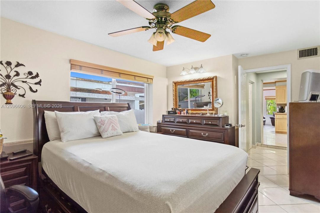 For Sale: $549,000 (3 beds, 2 baths, 1117 Square Feet)