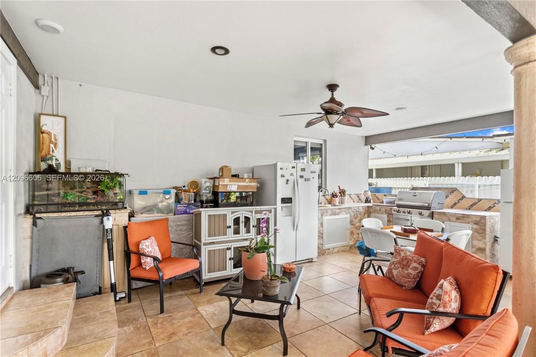 For Sale: $549,000 (3 beds, 2 baths, 1117 Square Feet)