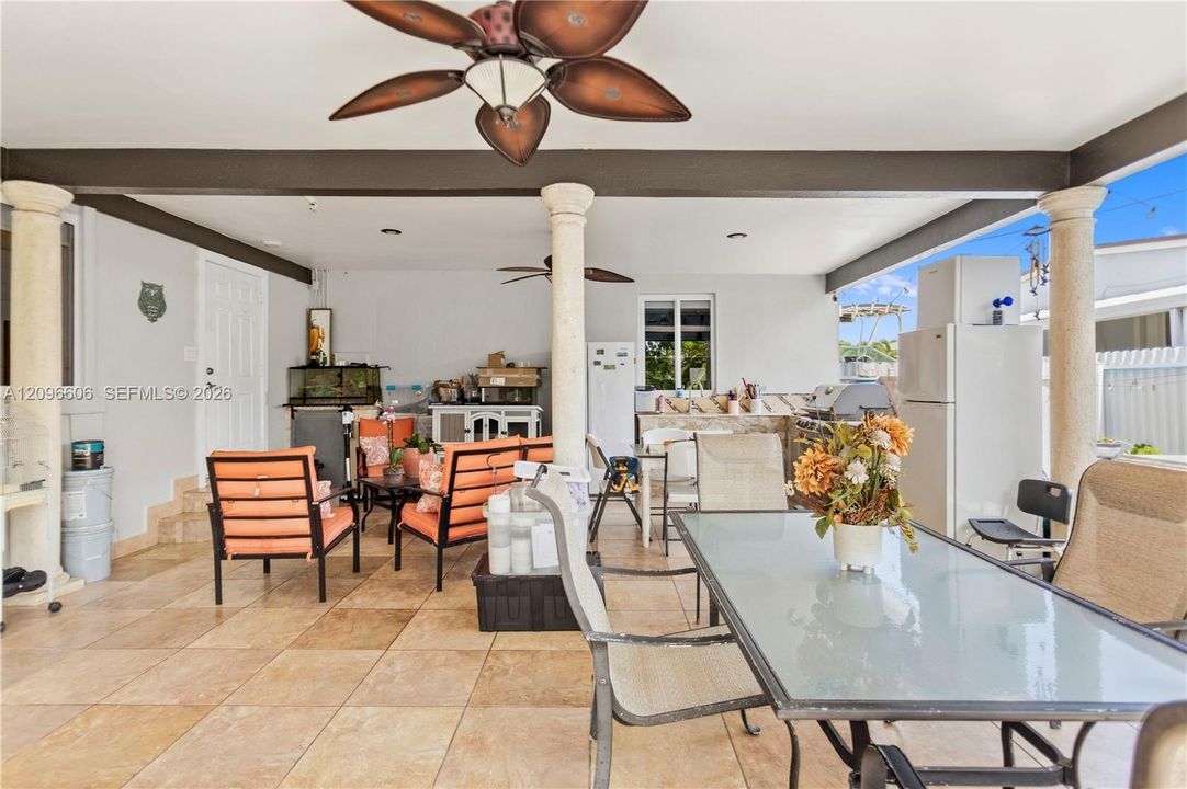 For Sale: $549,000 (3 beds, 2 baths, 1117 Square Feet)