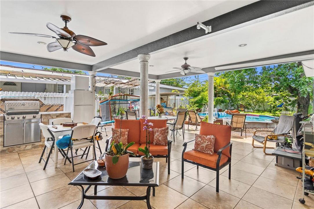 For Sale: $549,000 (3 beds, 2 baths, 1117 Square Feet)