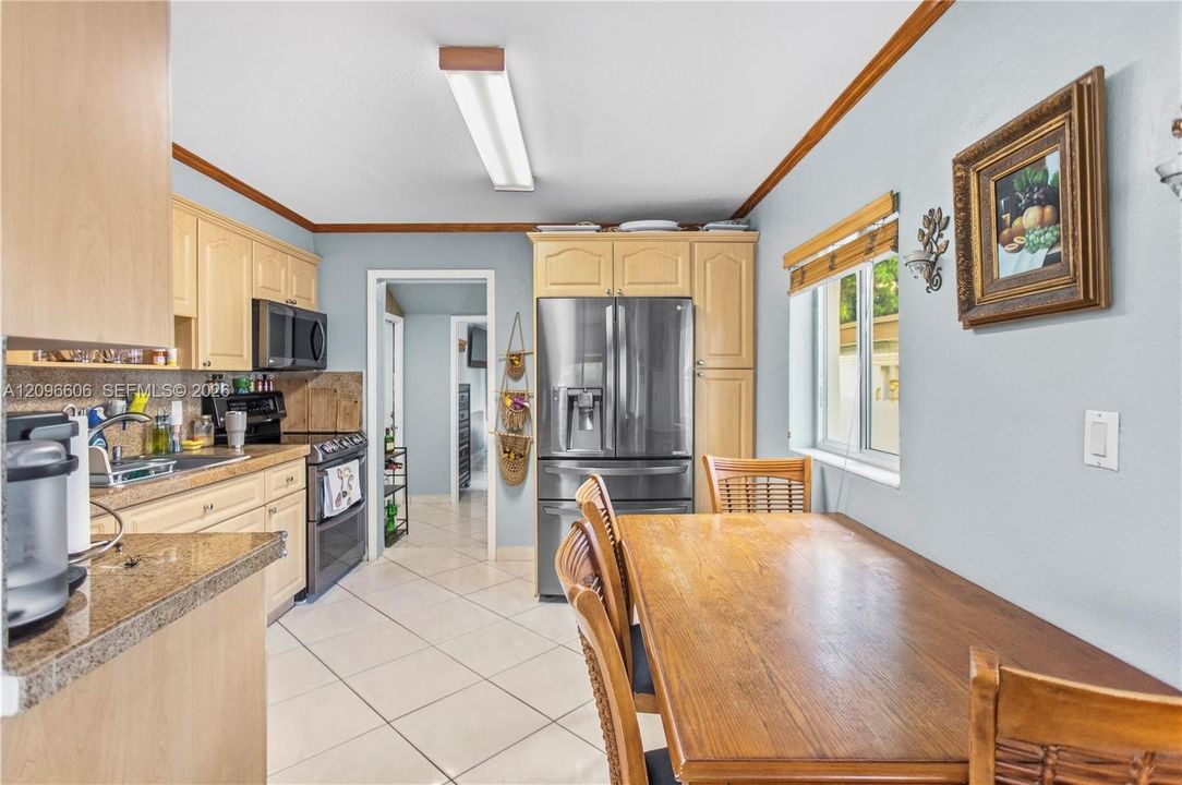 For Sale: $549,000 (3 beds, 2 baths, 1117 Square Feet)