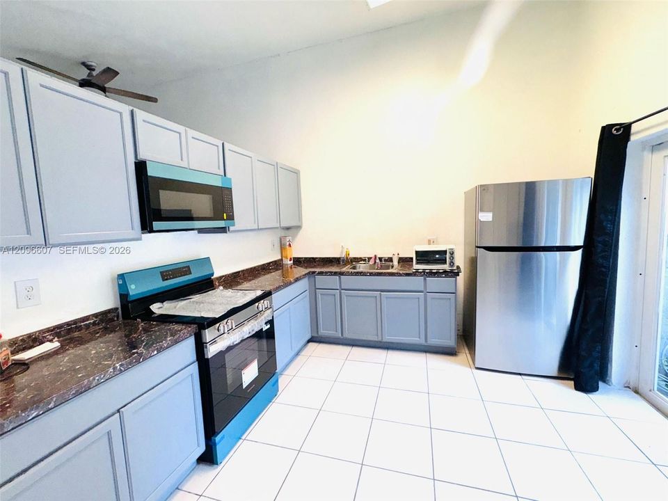 В аренду: $3,000 (4 спален, 2 ванн, 1470 Квадратных фут)