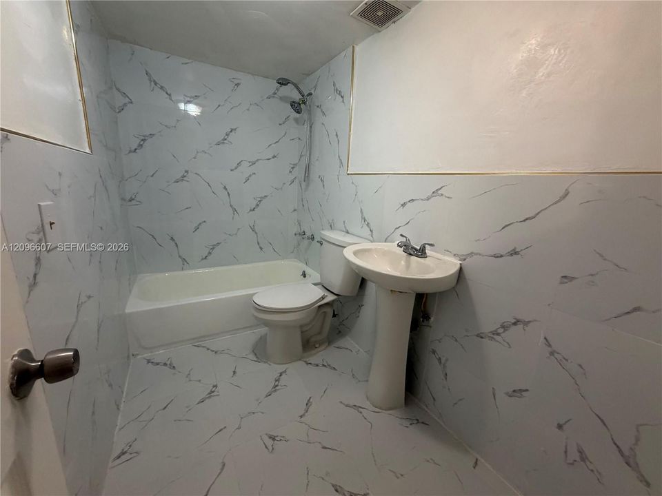 В аренду: $3,000 (4 спален, 2 ванн, 1470 Квадратных фут)