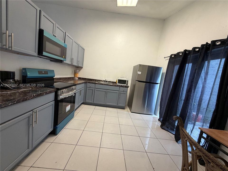 В аренду: $3,000 (4 спален, 2 ванн, 1470 Квадратных фут)