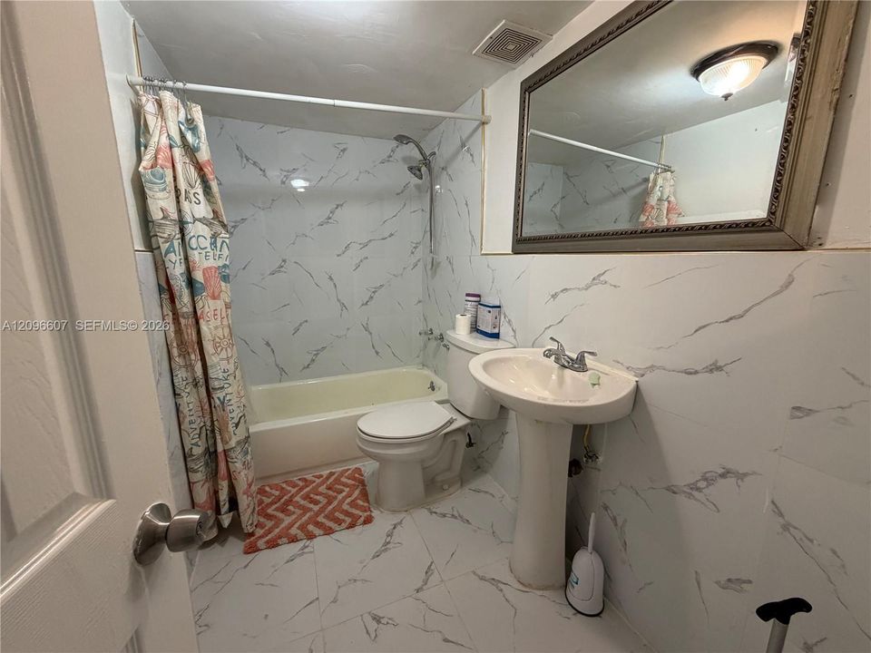 В аренду: $3,000 (4 спален, 2 ванн, 1470 Квадратных фут)
