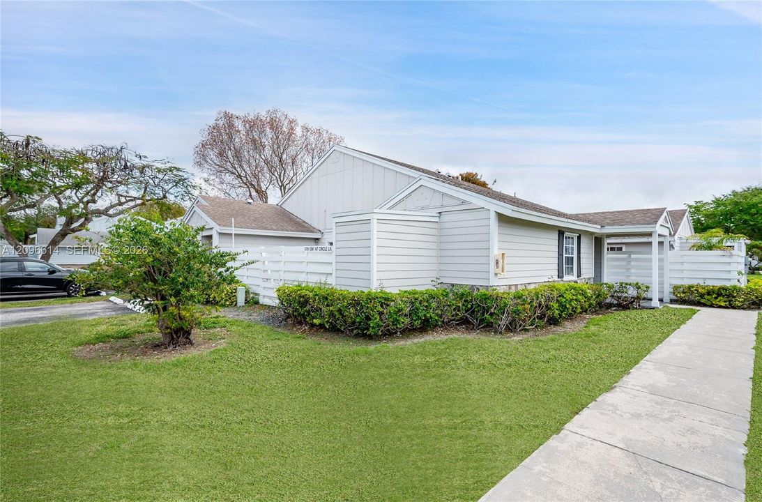 For Rent: $2,300 (1 beds, 1 baths, 694 Square Feet)