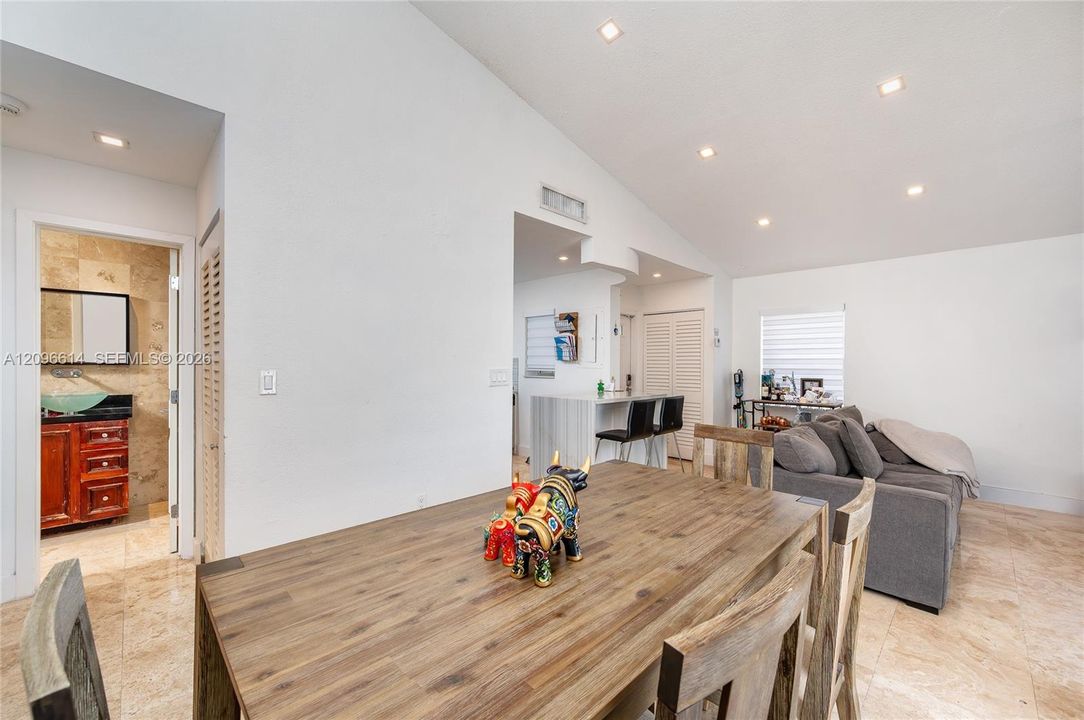 For Rent: $2,300 (1 beds, 1 baths, 694 Square Feet)