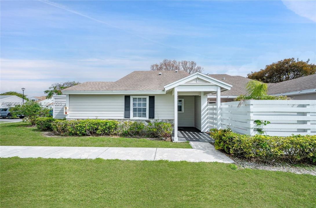 For Rent: $2,300 (1 beds, 1 baths, 694 Square Feet)