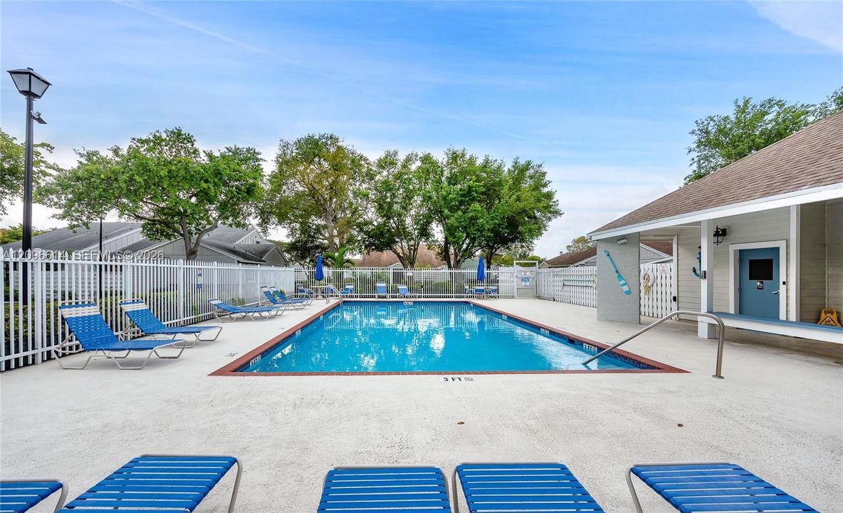 For Rent: $2,300 (1 beds, 1 baths, 694 Square Feet)